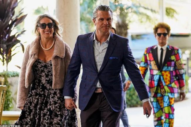 川普操办顶级婚礼, 马斯克带加拿大4娃妈现身