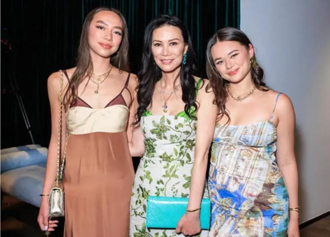 默多克95岁寿宴,邓文迪带两女坐主桌!川普送祝福 默多克95岁寿宴,邓文迪带两女坐主桌!川普送祝福