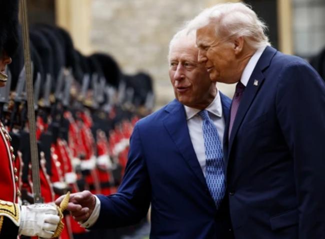 川普突然认怂, 放弃吞并加拿大! 竟是因为他?