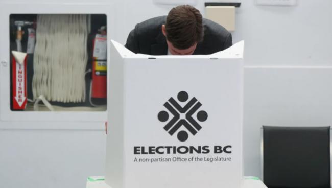 大反转! 被保守党狂甩8%! 尹大卫最新民调惨败